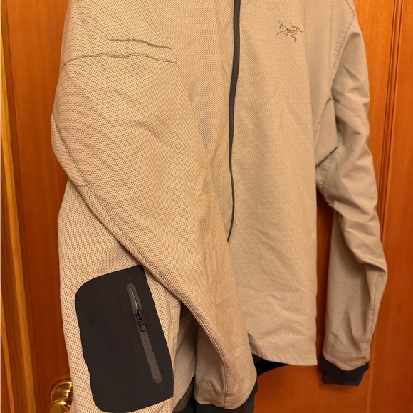 Arc'teryx Men’s Lightweight Jacket Windbreaker - Picture 8 of 12